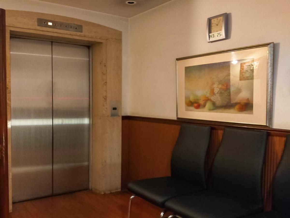 אודווארה Hotel Posh מראה חיצוני תמונה